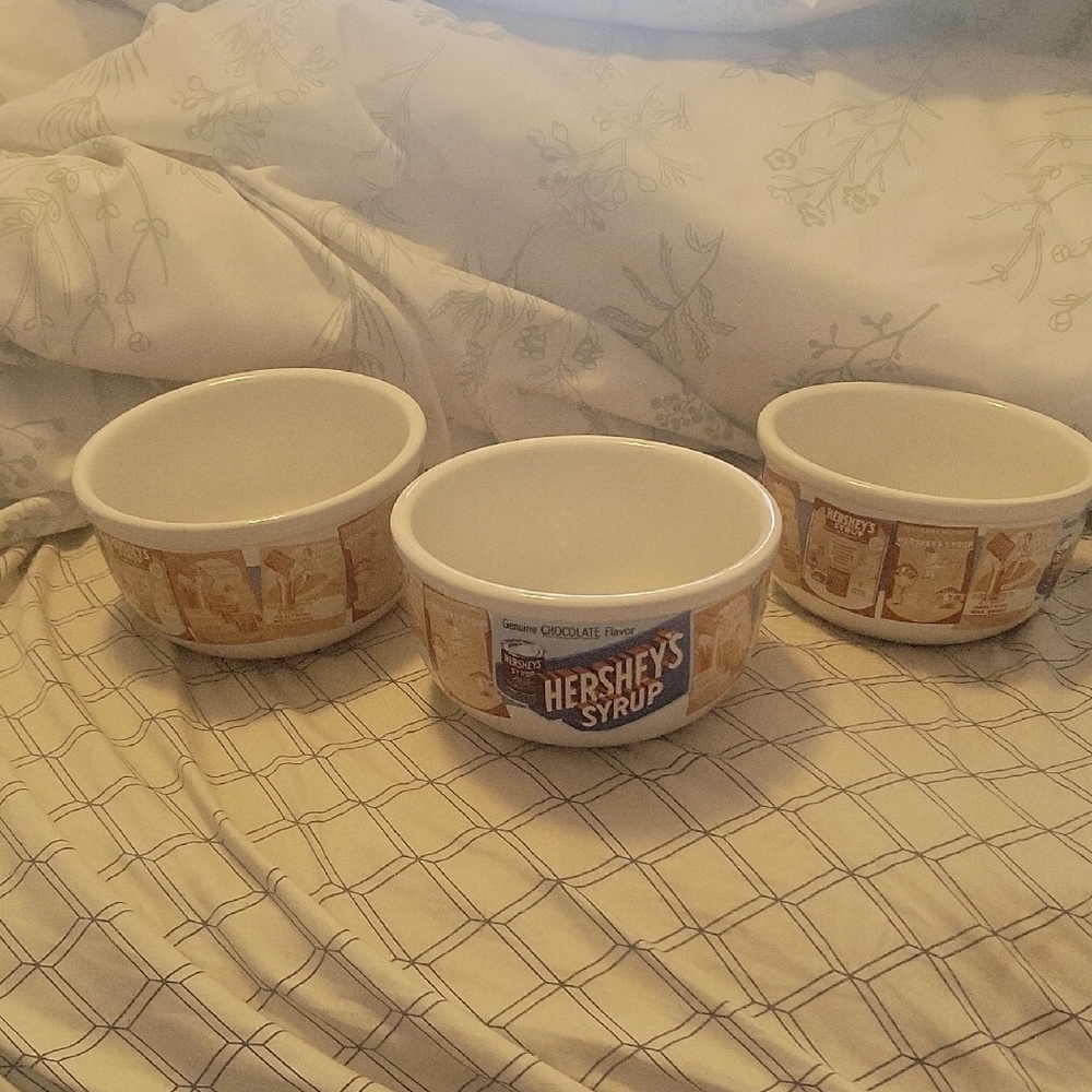 Hershey's Syrup Ceramic Bowls, Vintage Set Of 3 No Call Outs. Very Desirable